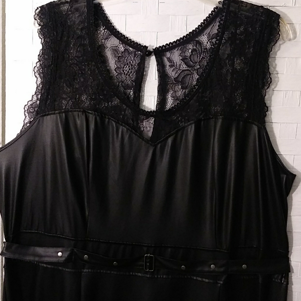 Dress - Picture 7 of 7